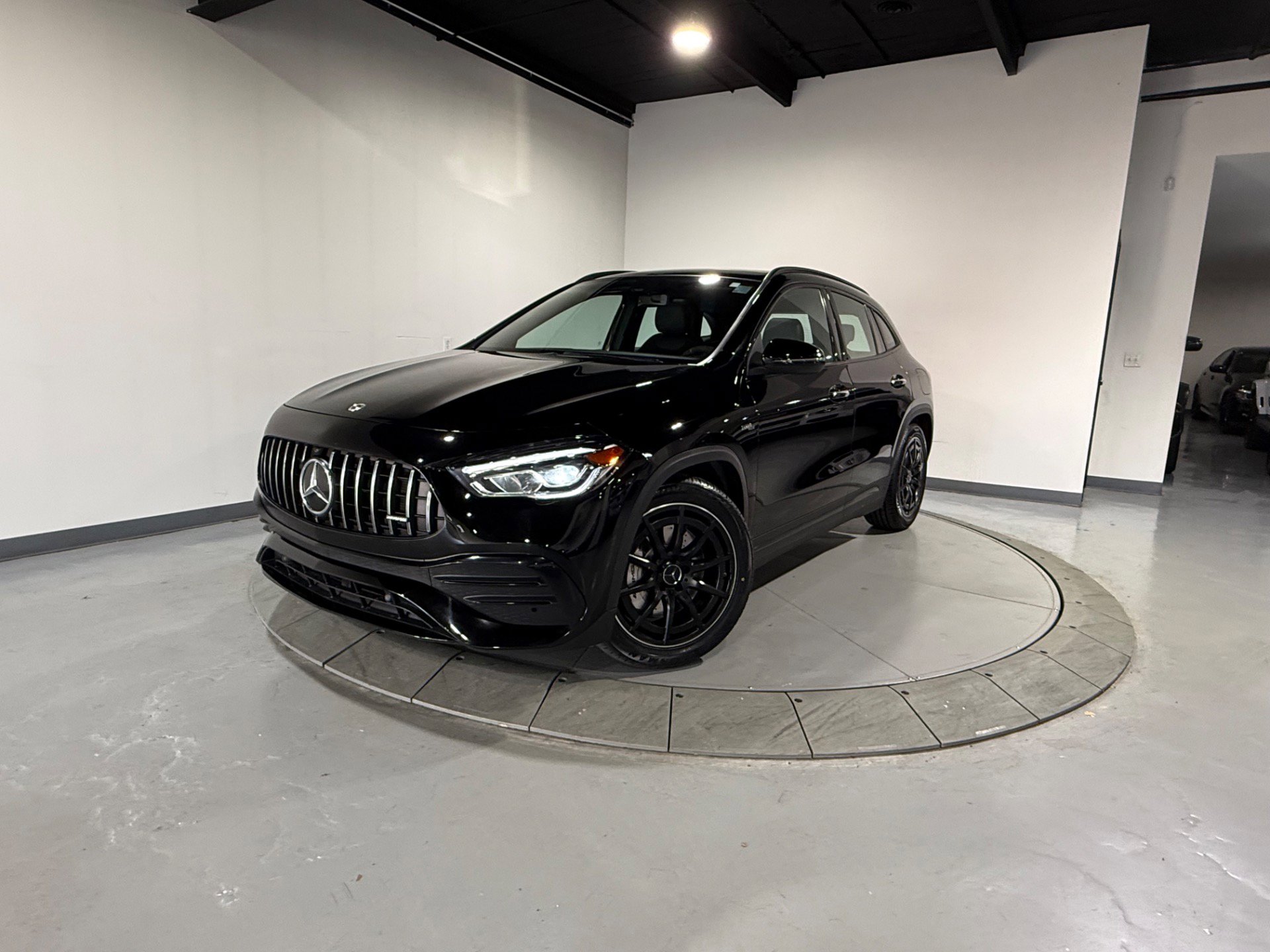 Used 2022 Mercedes-Benz GLA 35 AMG 4MATIC w/ Premium Package Lite image 3