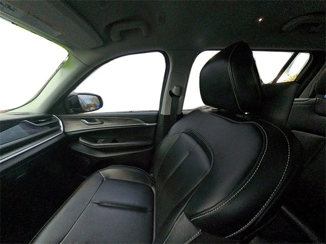 Used 2023 Jeep Grand Cherokee L Limited w/ Luxury Tech Group II image 35