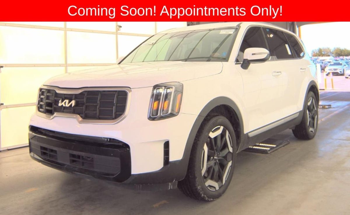 Used 2024 Kia Telluride S FWD image 5