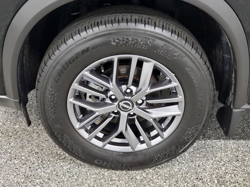 Used 2024 Nissan Rogue S AWD/4WD image 9