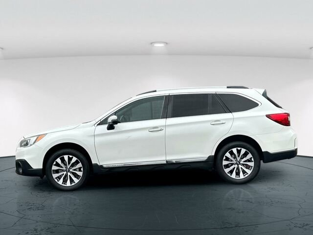 Used 2017 Subaru Outback 2.5i Touring image 3