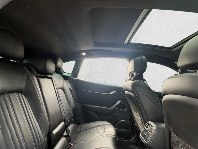 Used 2018 Maserati Levante GranLusso AWD/4WD image 20