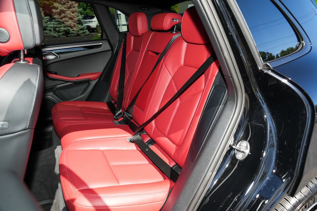 Certified 2026 Porsche Macan AWD/4WD image 34