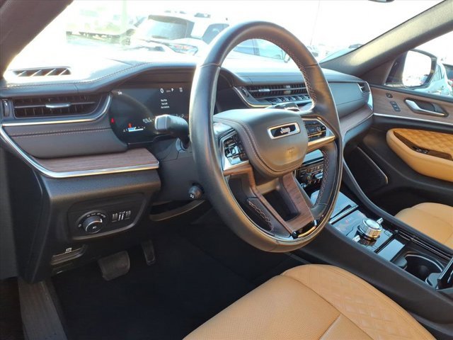 Used 2023 Jeep Grand Cherokee L Summit w/ Luxury Tech Group V image 8