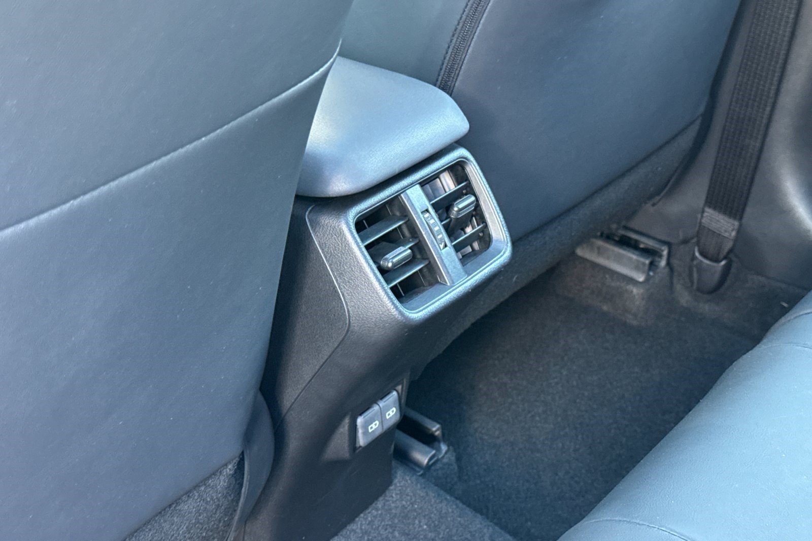 Certified 2025 Lexus UX 300h FWD w/ Accessory Package (Z2) image 16