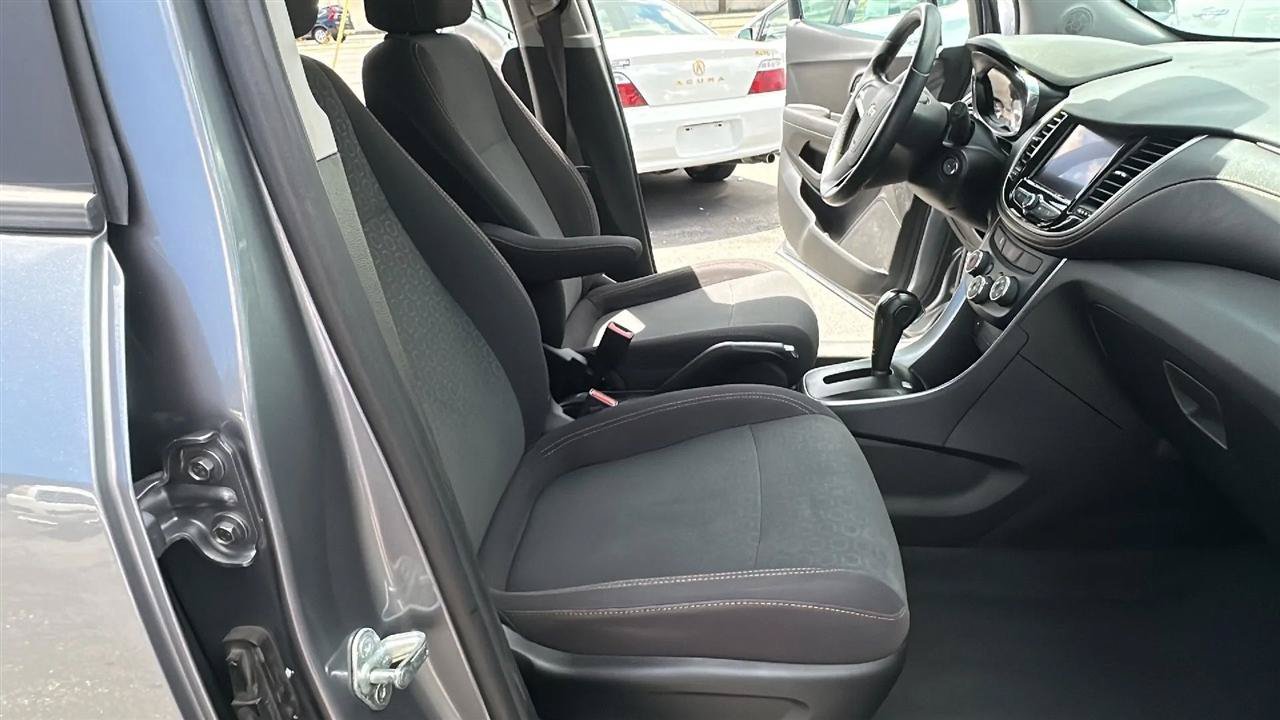 Used 2020 Chevrolet Trax LS FWD image 36