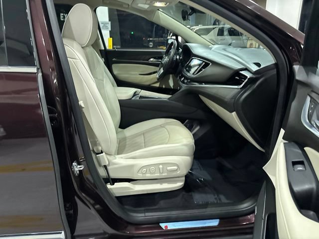 Used 2023 Buick Enclave Avenir w/ Avenir Technology Package AWD/4WD image 39
