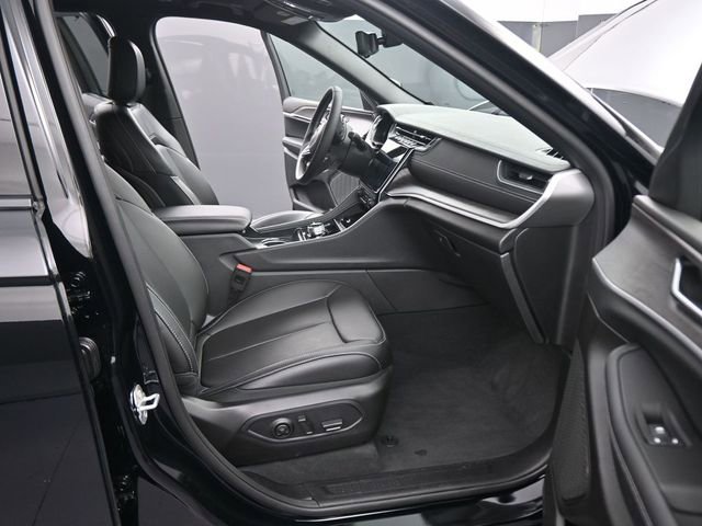 New 2025 Jeep Grand Cherokee Limited w/ Luxury Tech Group II image 38