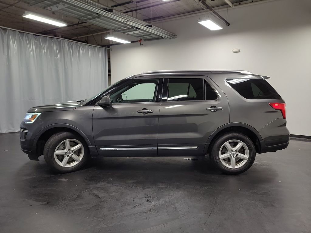 Used 2018 Ford Explorer XLT image 6