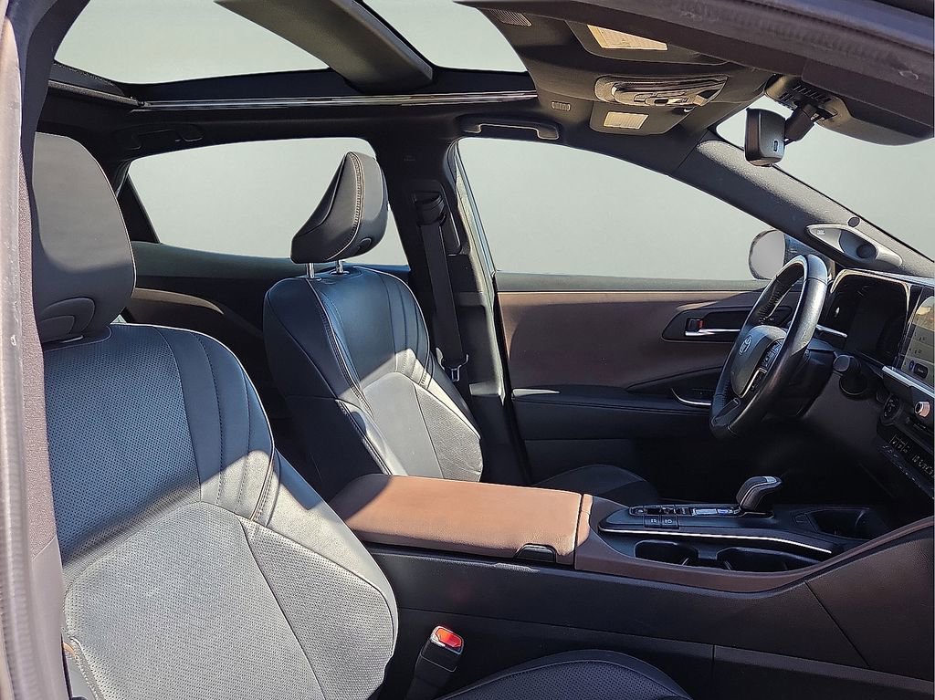 Used 2023 Toyota Crown Limited image 13