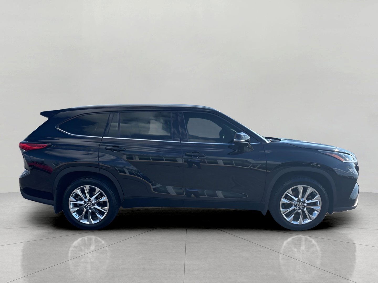 Used 2020 Toyota Highlander Limited AWD/4WD image 2