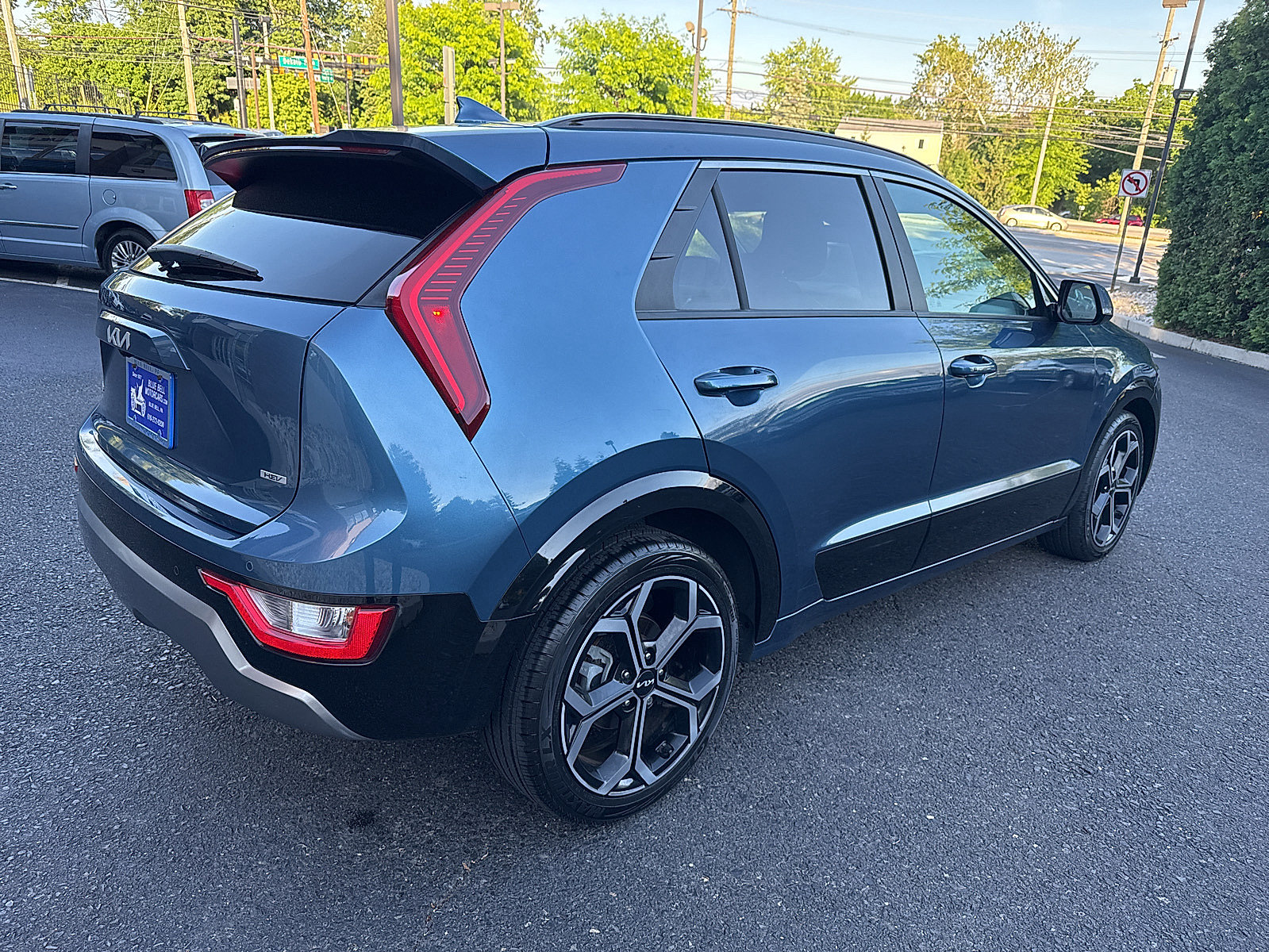 Used 2023 Kia Niro EX Touring FWD image 5
