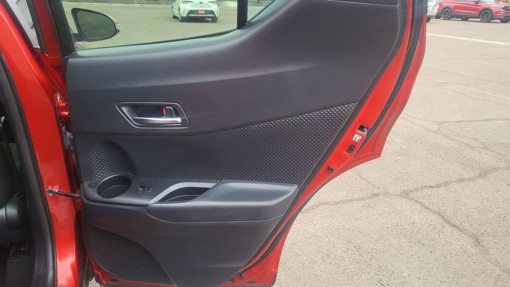 Used 2020 Toyota C-HR XLE FWD image 18