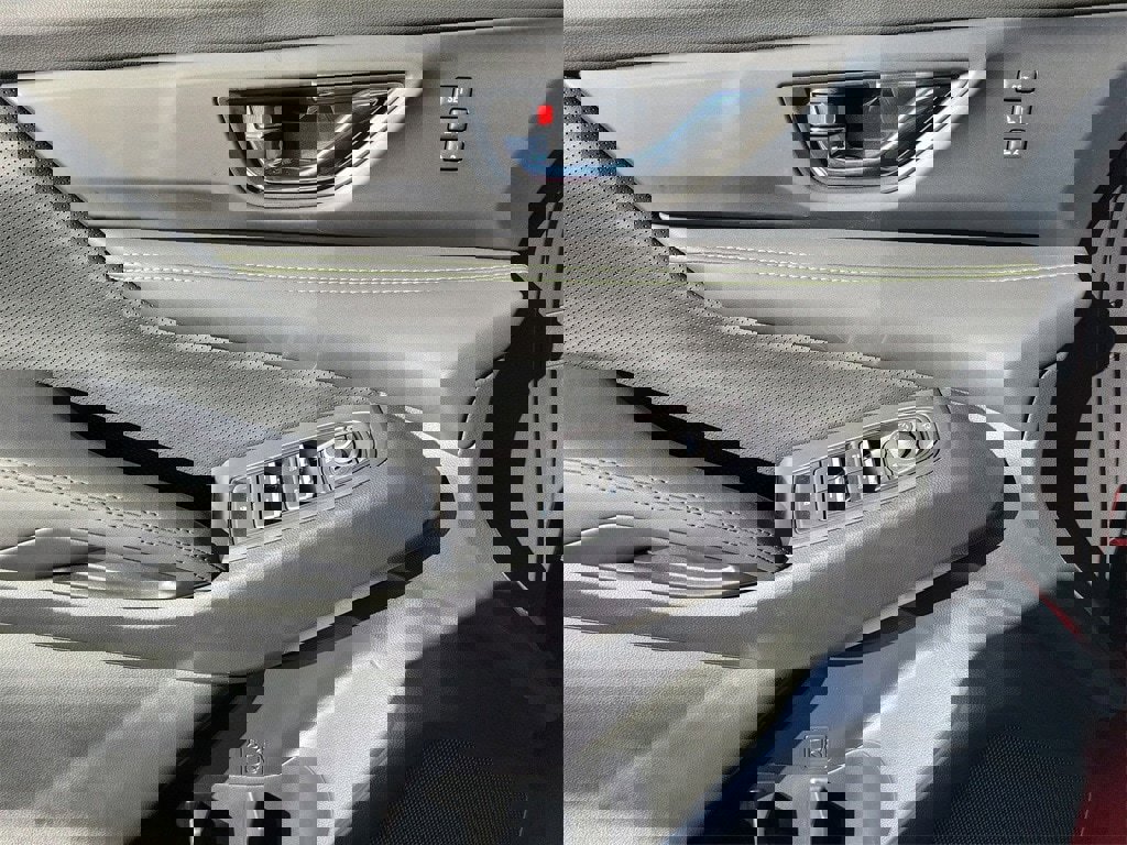 Used 2025 Subaru Ascent Bronze Edition image 15