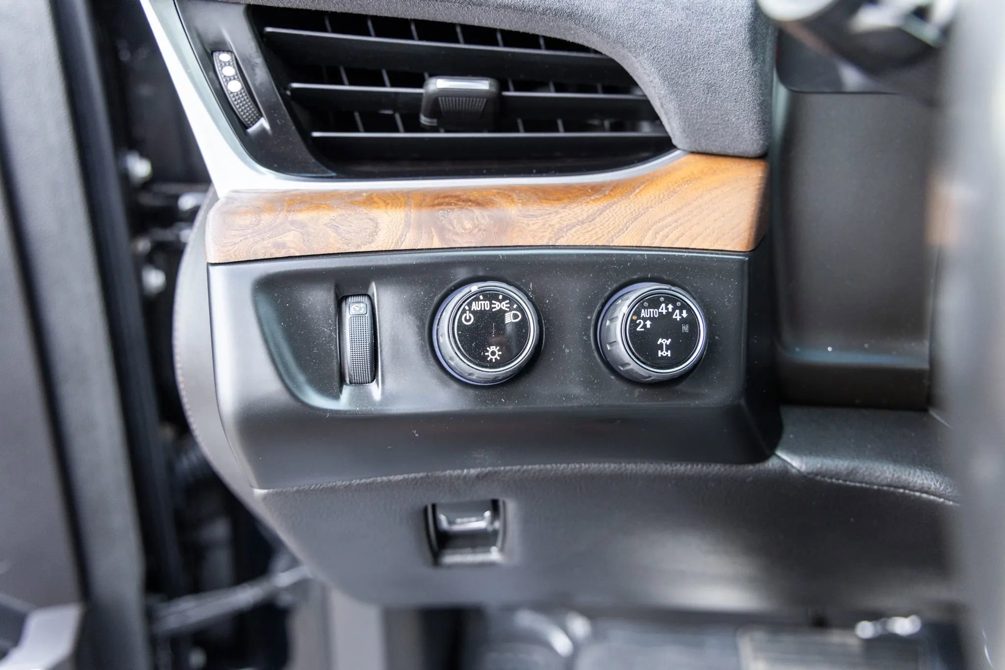 Used 2019 Cadillac Escalade Premium Luxury image 36