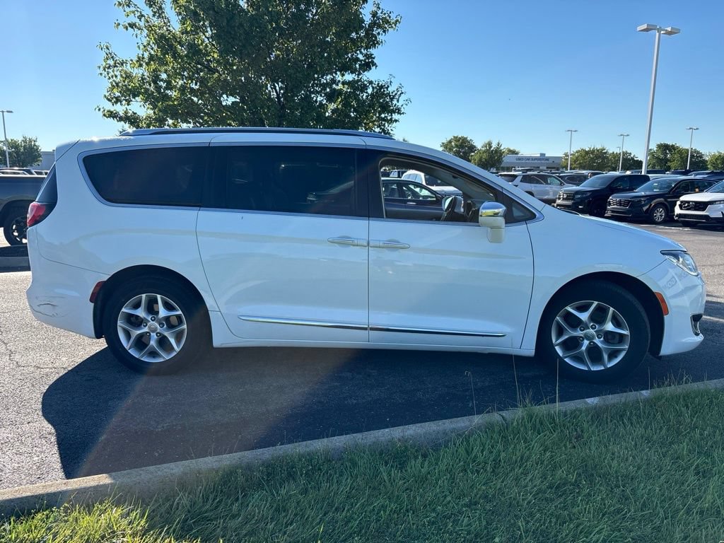 Used 2020 Chrysler Pacifica Limited FWD image 12