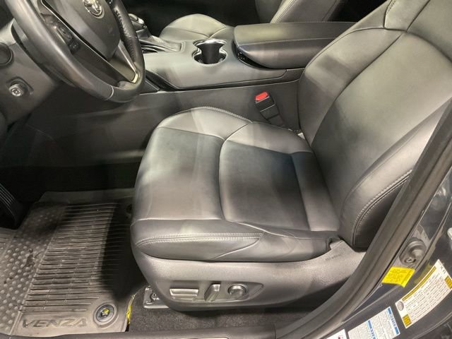 Used 2022 Toyota Venza XLE image 10