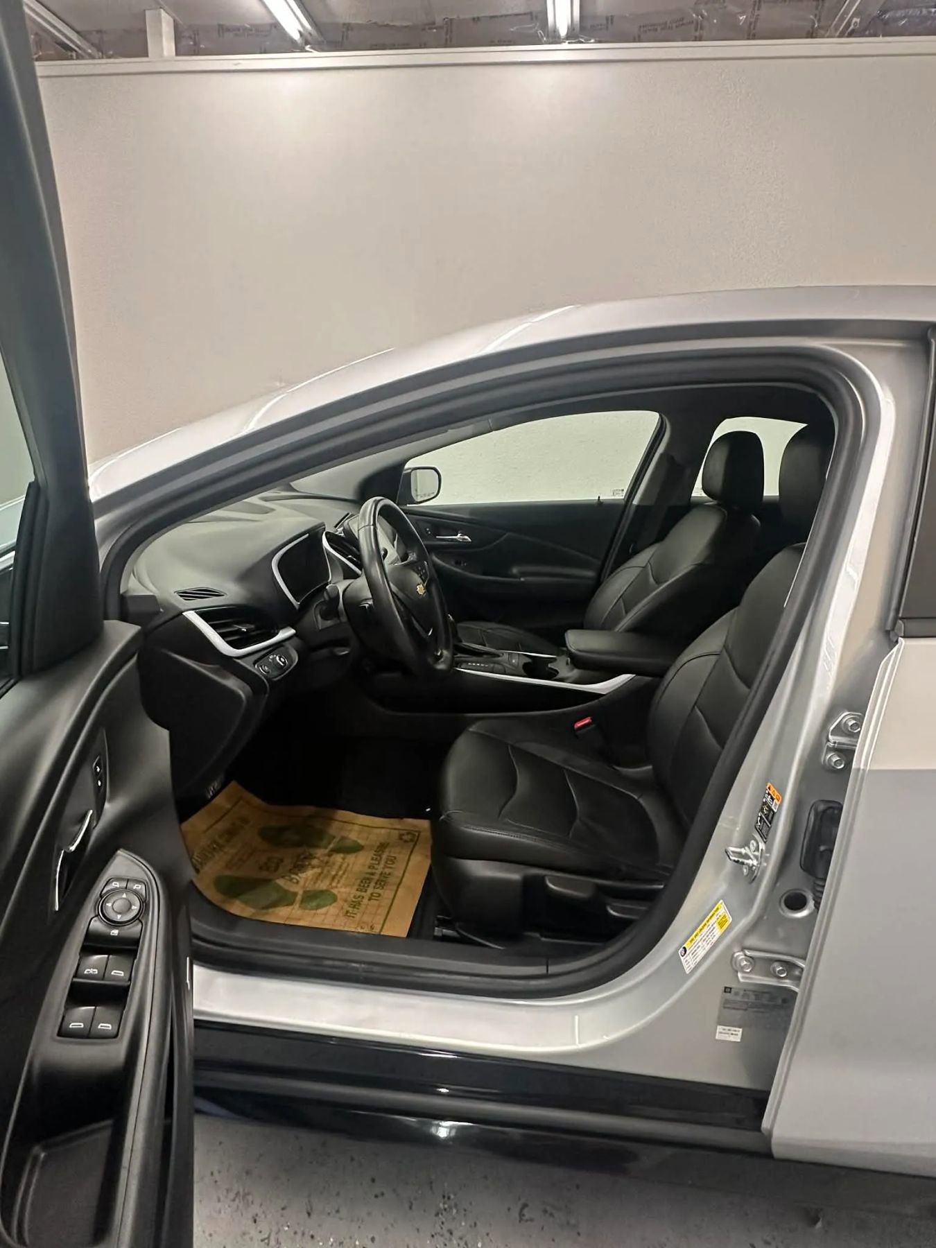 Used 2017 Chevrolet Volt LT w/ Comfort Package image 41