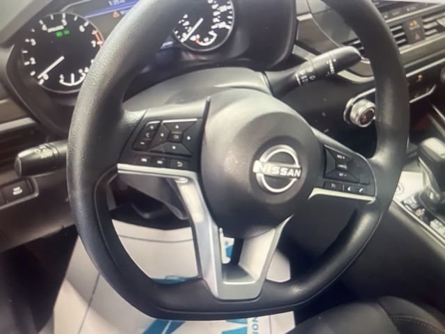 Used 2025 Nissan Altima 2.5 SV FWD image 9