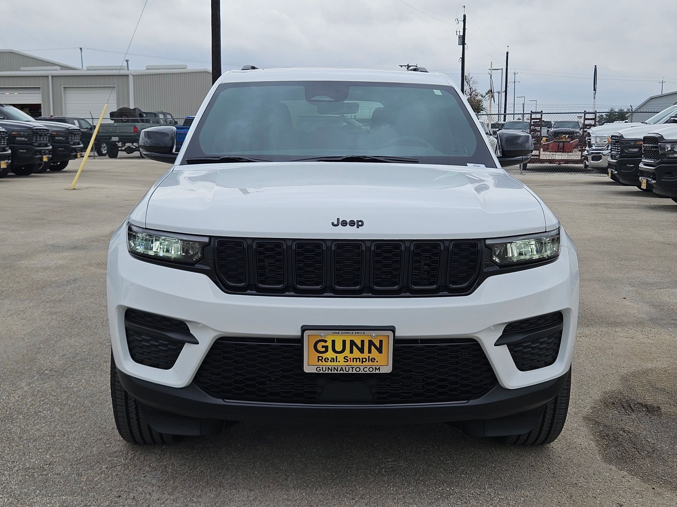 New 2025 Jeep Grand Cherokee Altitude image 8