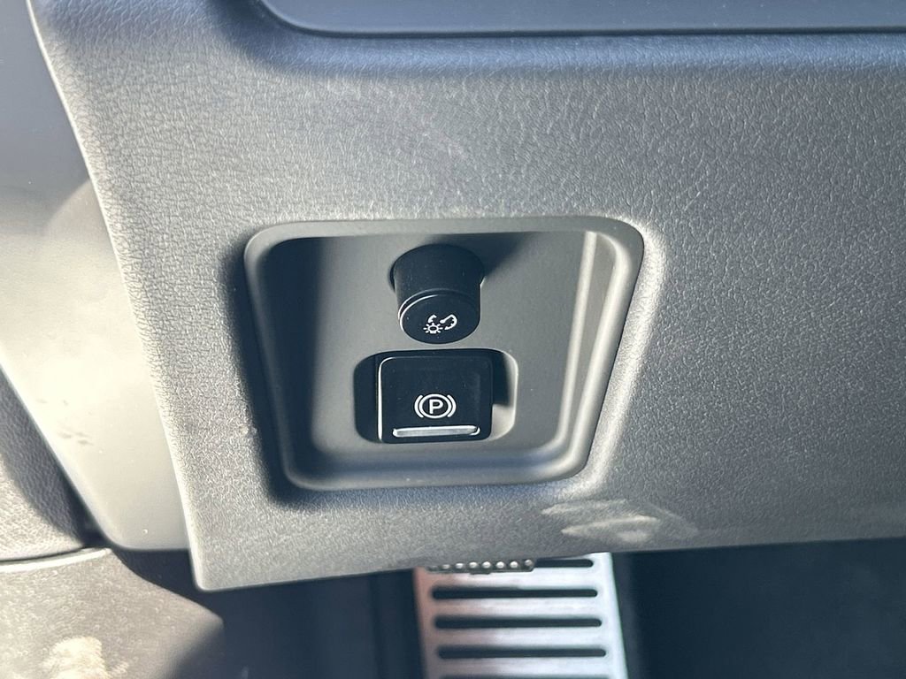 Used 2025 Chevrolet Corvette Stingray Coupe w/ 1LT RWD image 18