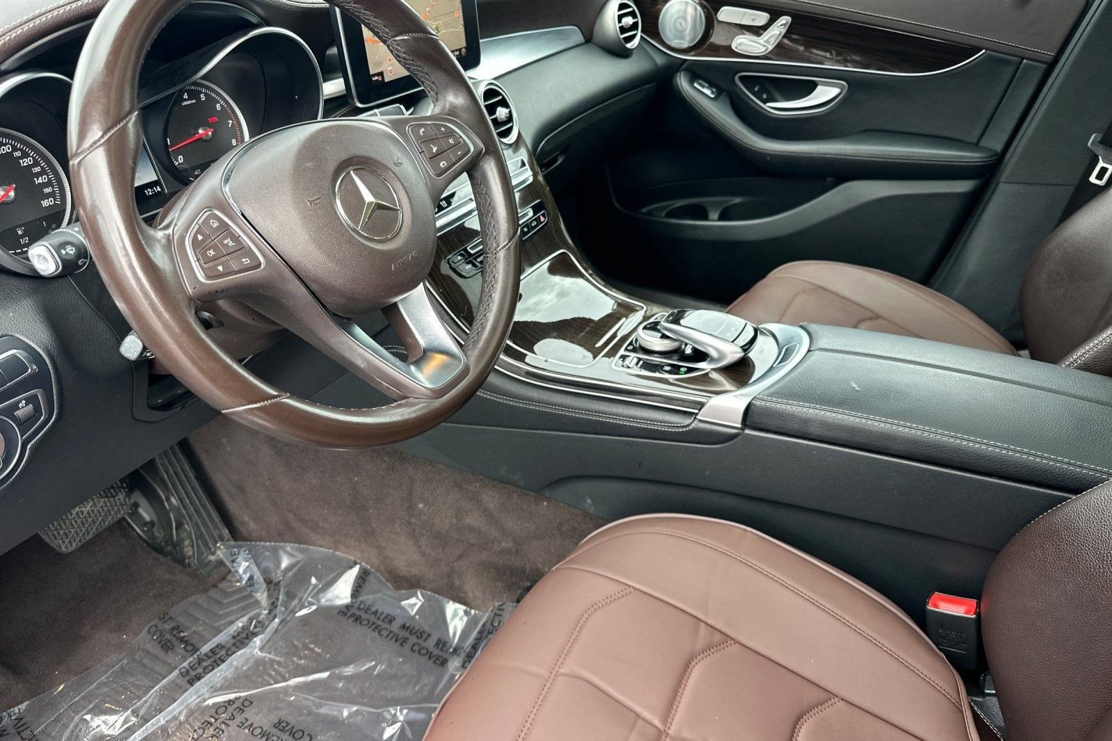 Used 2017 Mercedes-Benz GLC 300 4MATIC image 4