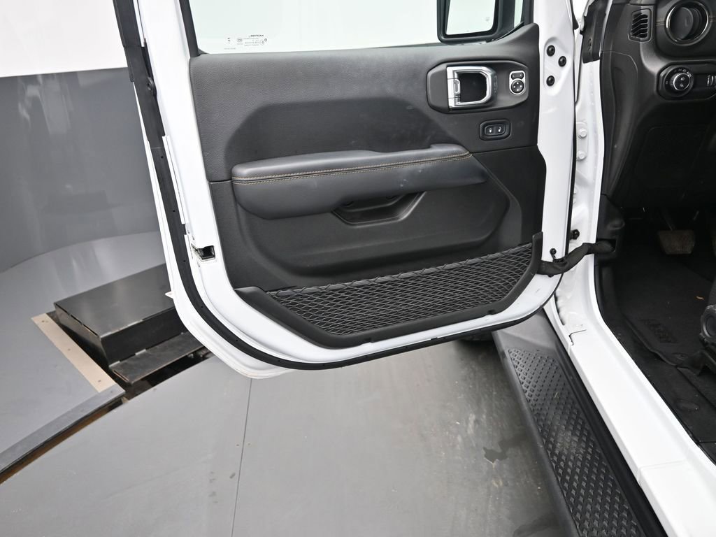 Used 2023 Jeep Gladiator Overland image 12