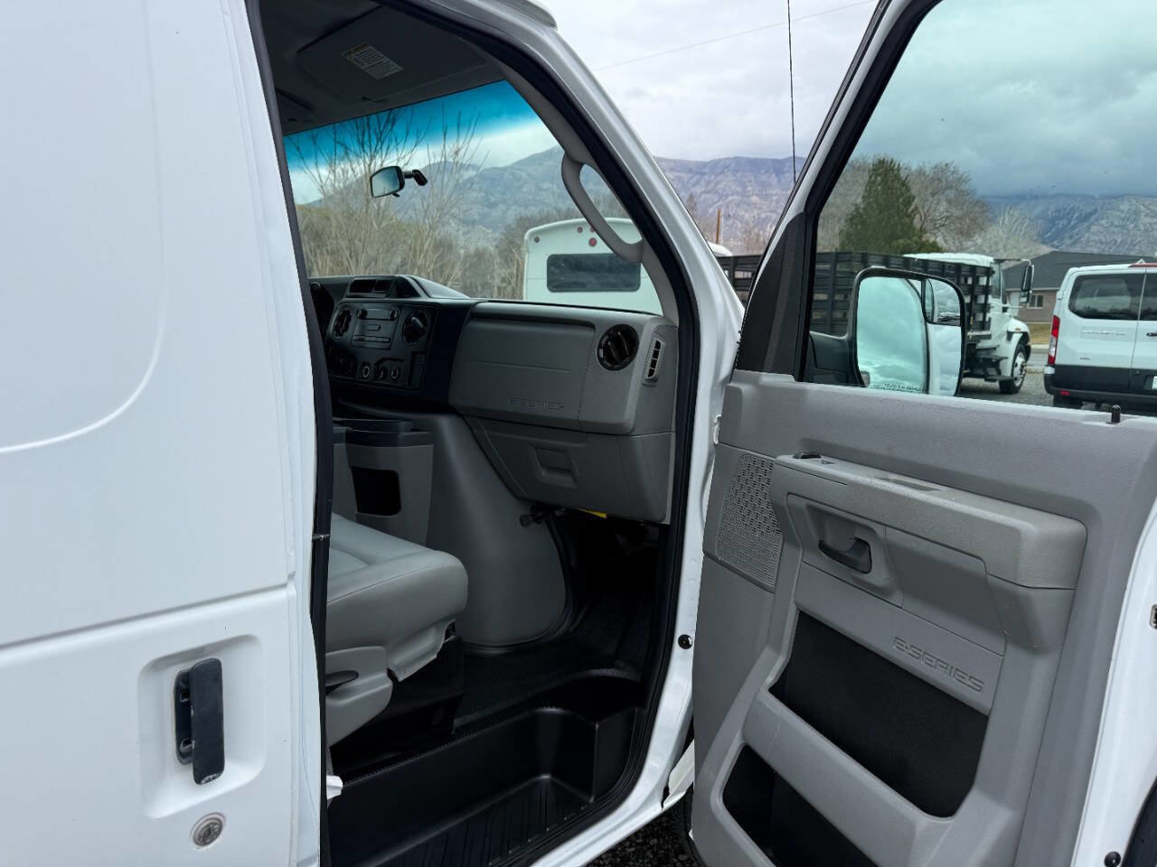 Used 2011 Ford E-150 and Econoline 150 w/ PWR Group RWD image 17
