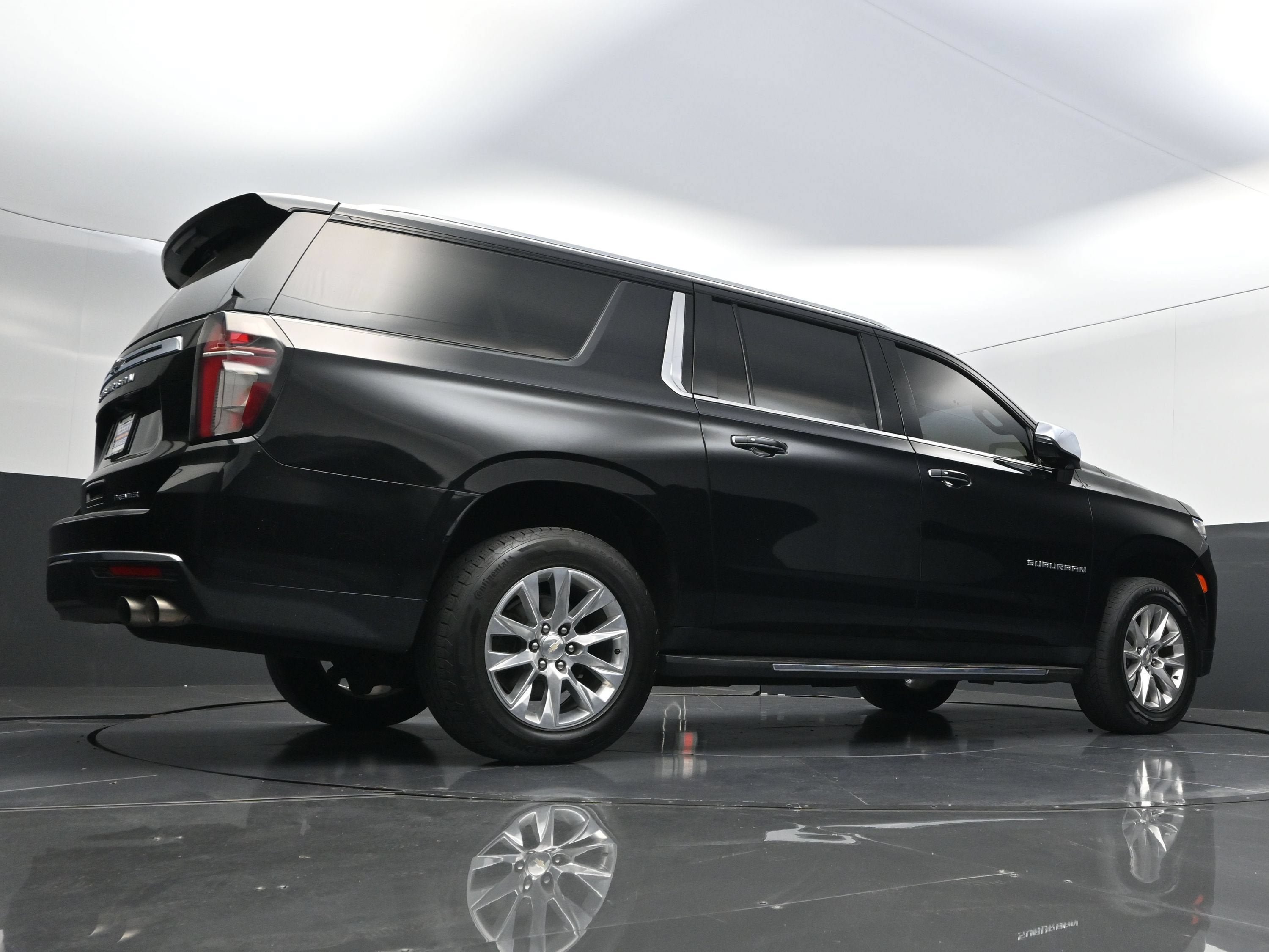 Used 2023 Chevrolet Suburban Premier AWD/4WD image 48