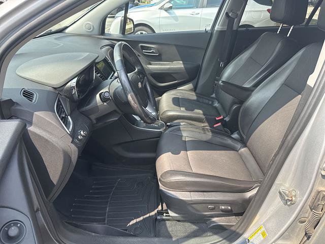 Used 2018 Chevrolet Trax LT w/ LT Convenience Package FWD image 41