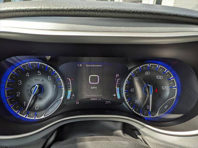 Used 2023 Chrysler Pacifica Touring-L w/ Uconnect Theater Family Group AWD/4WD image 19