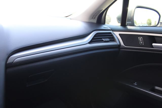 Used 2020 Ford Fusion SE FWD image 17