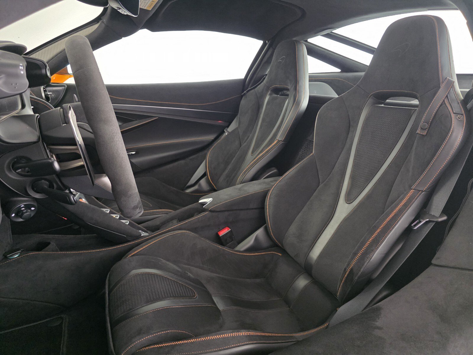 Used 2025 McLaren 750S RWD image 9