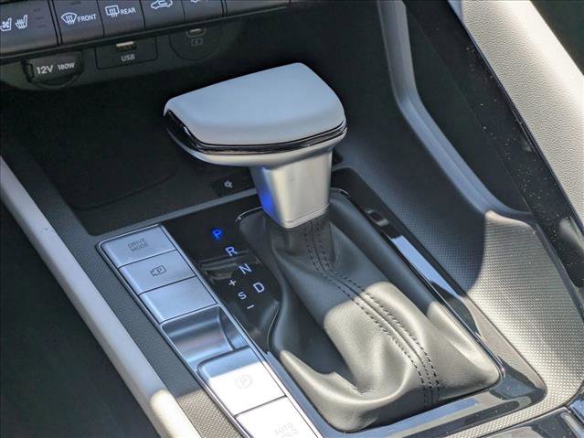 New 2025 Hyundai Elantra Limited FWD image 17