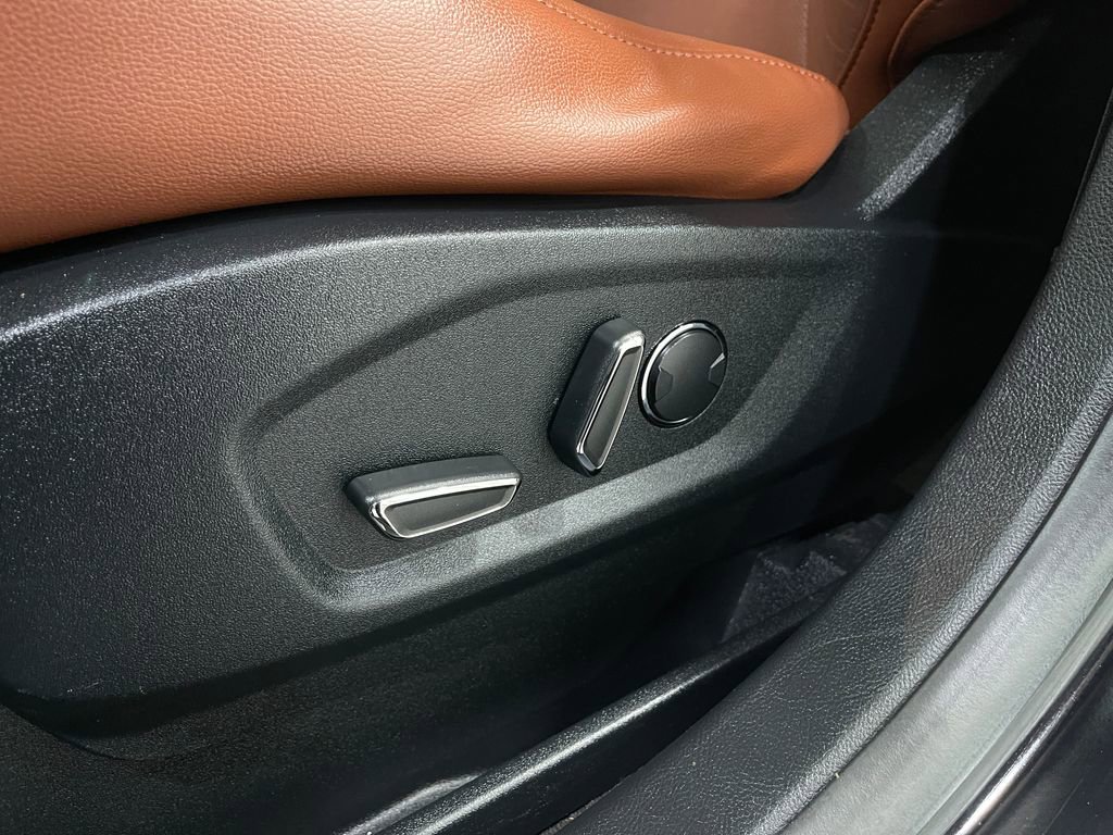 Used 2017 Ford Edge Titanium w/ Equipment Group 301A image 17