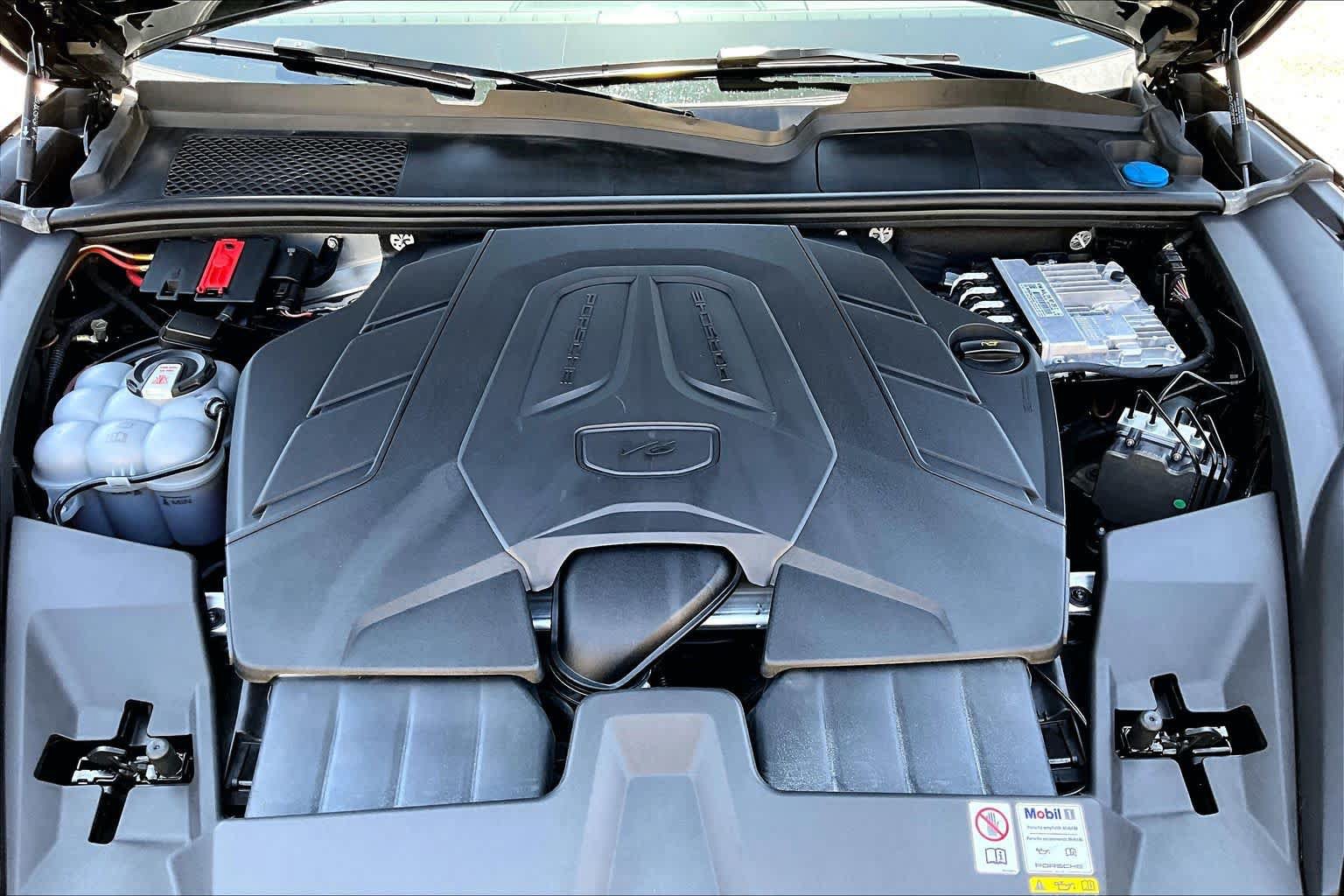 Used 2024 Porsche Cayenne AWD/4WD image 31
