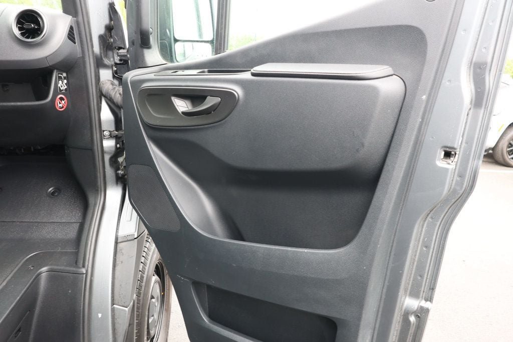 Used 2023 Mercedes-Benz Sprinter 2500 image 30