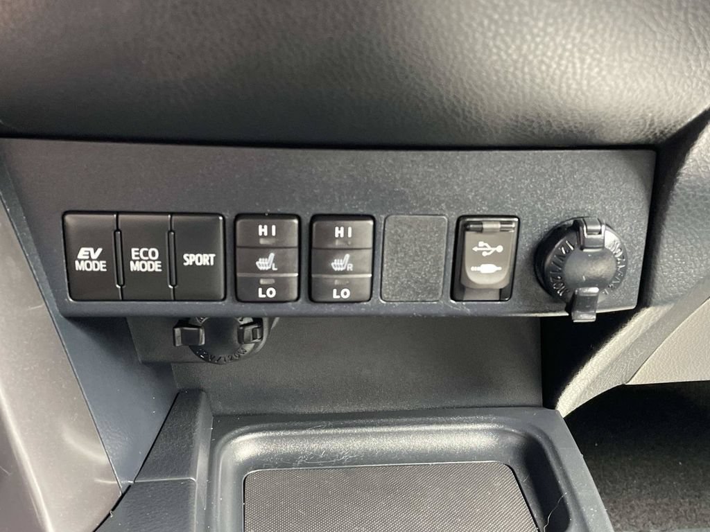 Used 2017 Toyota RAV4 SE AWD/4WD image 39