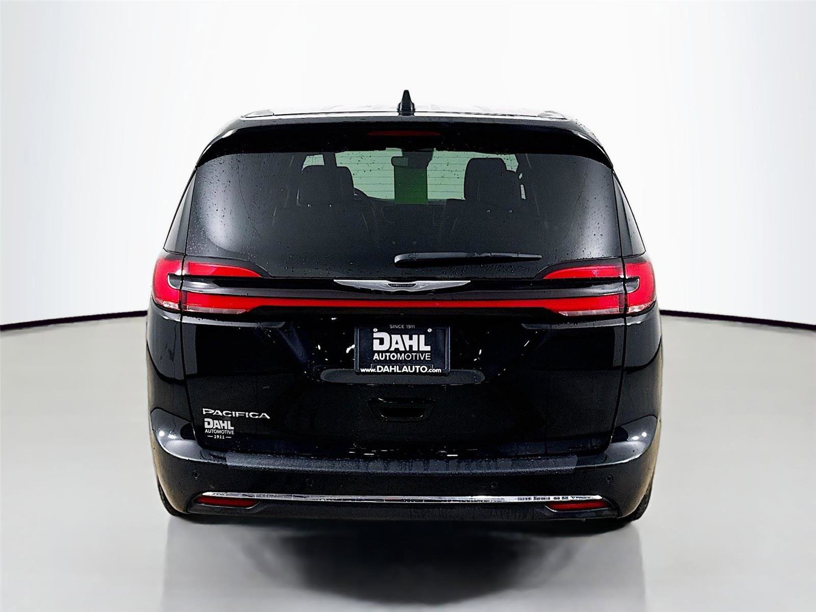 Used 2025 Chrysler Pacifica Select image 12