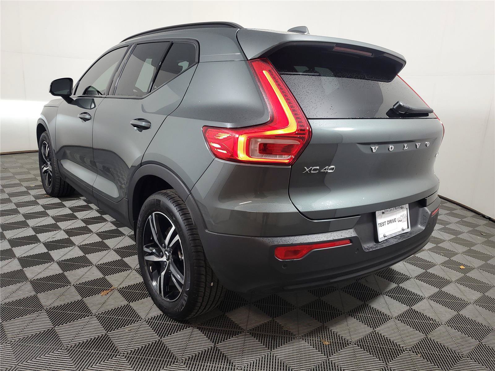 Certified 2026 Volvo XC40 B5 Core AWD/4WD image 4