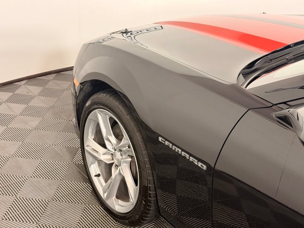 Used 2010 Chevrolet Camaro SS w/ RS Package RWD image 13