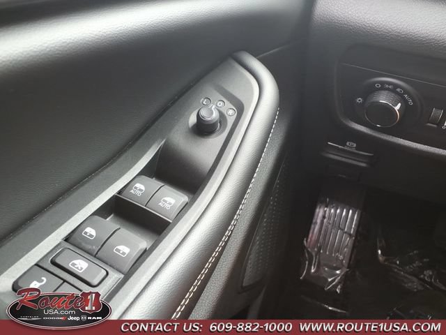 Used 2024 Jeep Grand Cherokee Laredo X AWD/4WD image 28