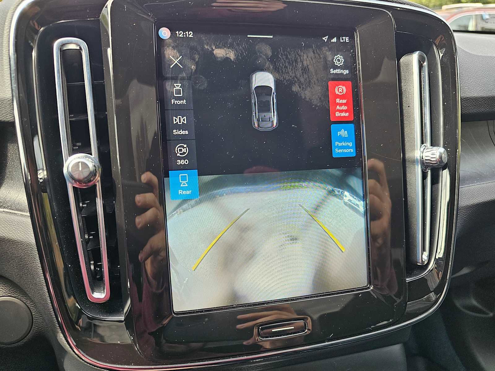 Certified 2023 Volvo C40 P8 Recharge Ultimate w/ Protection Package Premier image 28