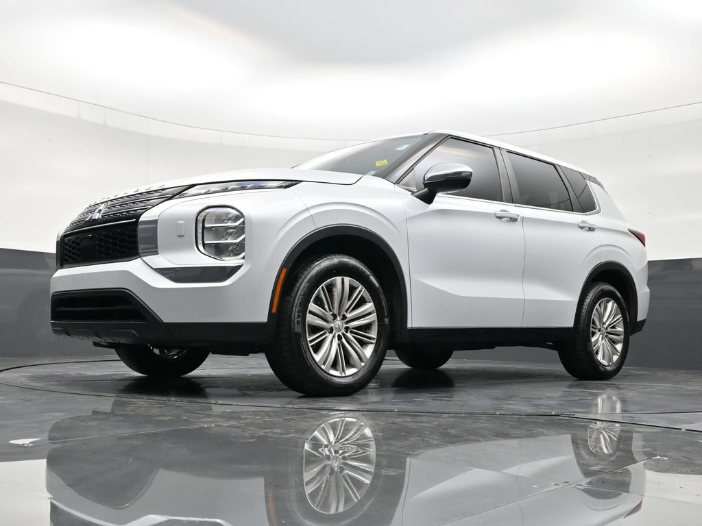 Used 2022 Mitsubishi Outlander ES image 20