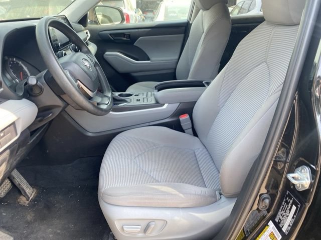 Used 2022 Toyota Highlander L AWD/4WD image 16