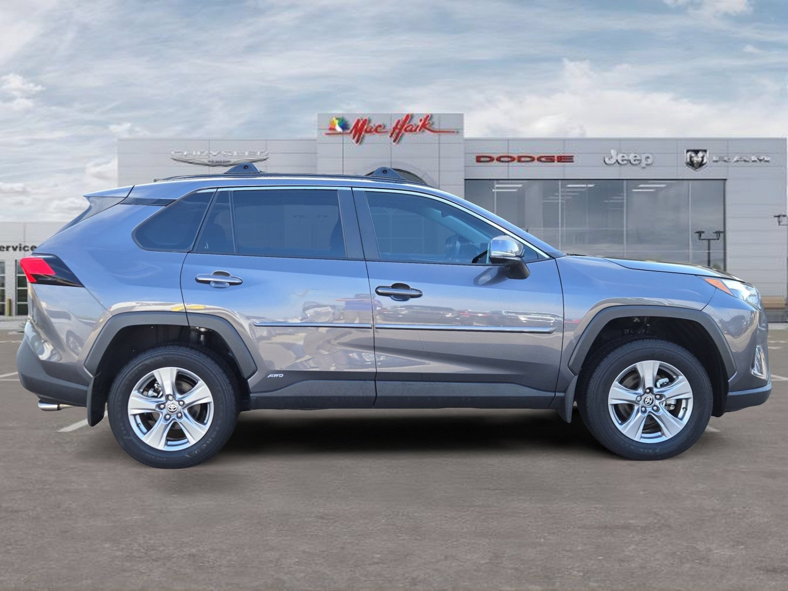 Used 2025 Toyota RAV4 XLE AWD/4WD image 6