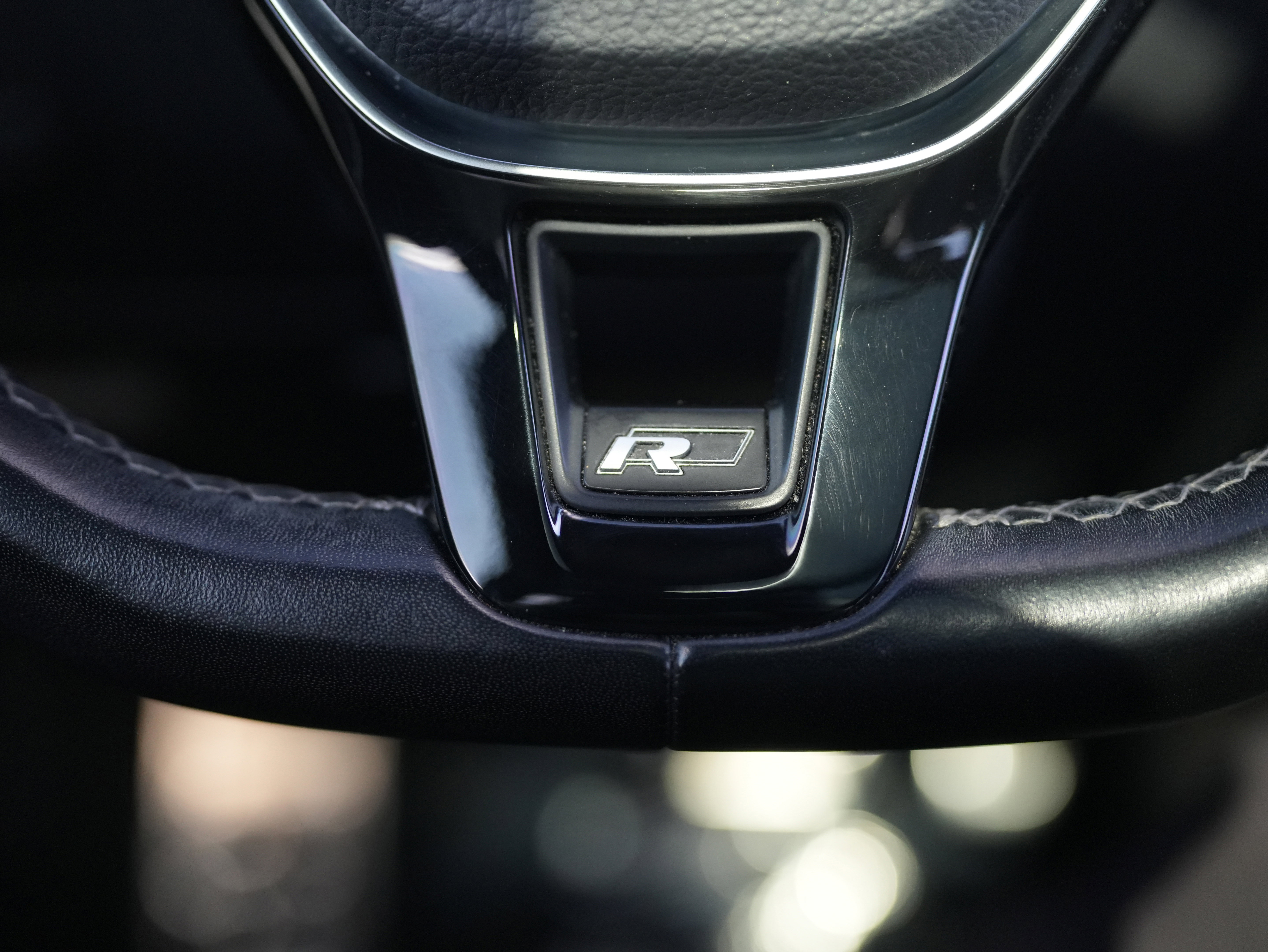 Certified 2021 Volkswagen Tiguan SE R-Line image 21