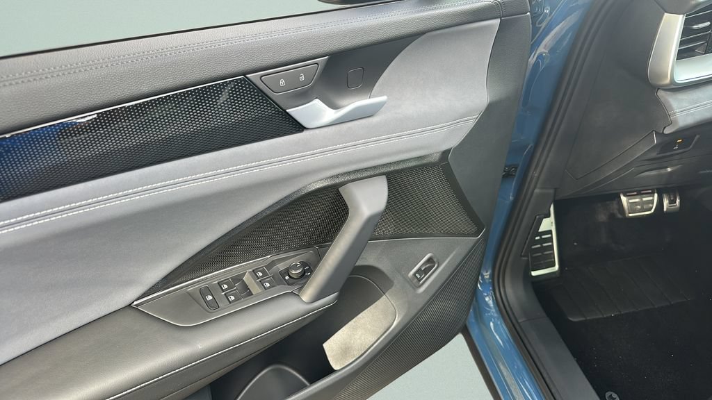 New 2026 Volkswagen Tiguan SE R-Line FWD image 22