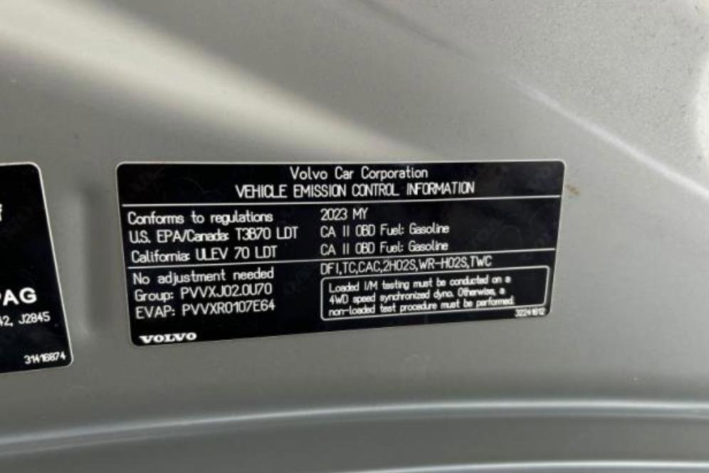 Used 2023 Volvo XC40 B5 Ultimate w/ Protection Package Premier image 23