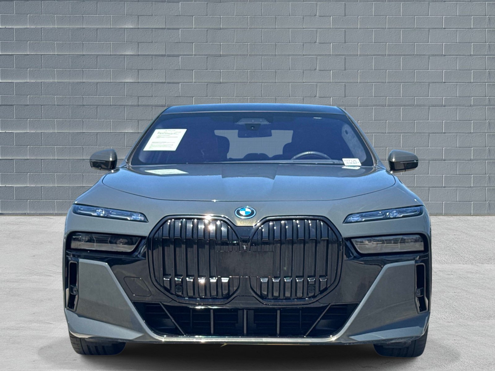 Used 2023 BMW i7 xDrive60 AWD/4WD image 2